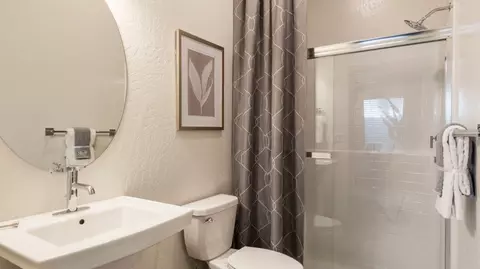 307 E Riverway Ave, Visalia, CA 93291 photo 10