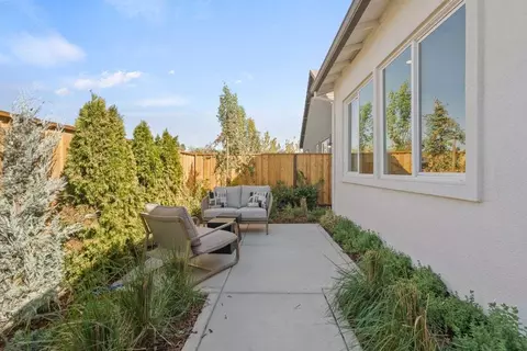 Exterior - 39660 W Covell Blvd, Davis, CA 95616 photo 4 of 6
