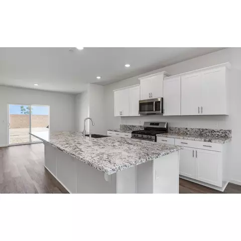 1402 W Clara Ave, Fowler, CA 93625 photo 3