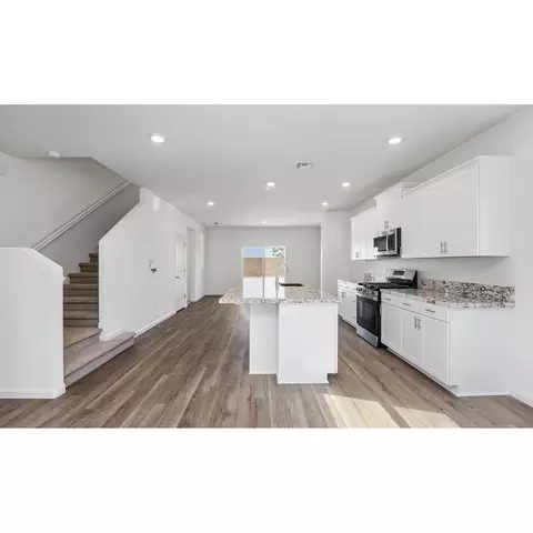 1402 W Clara Ave, Fowler, CA 93625 photo 5