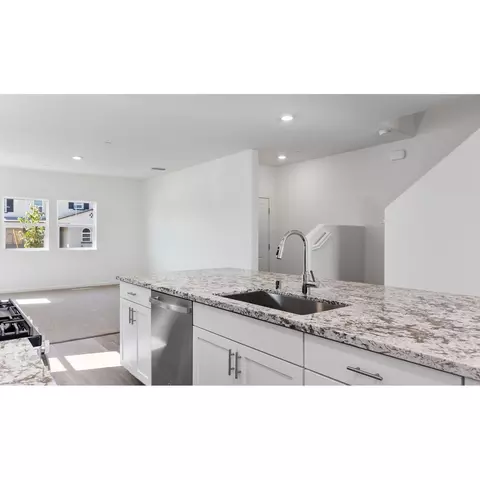 1402 W Clara Ave, Fowler, CA 93625 photo 8