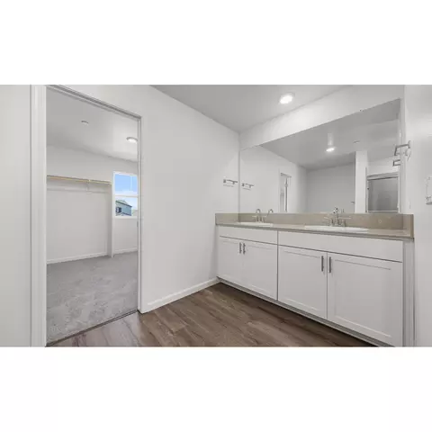 1402 W Clara Ave, Fowler, CA 93625 photo 9