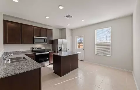109 Innisfree Rd, Jarrell, TX 76537 photo 4