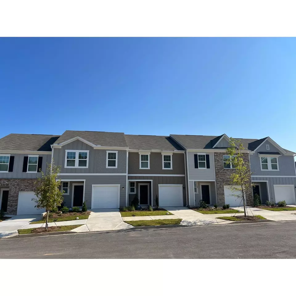 Exterior - 3031 Acacia Cir, Douglasville, GA 30135 photo 5 of 6