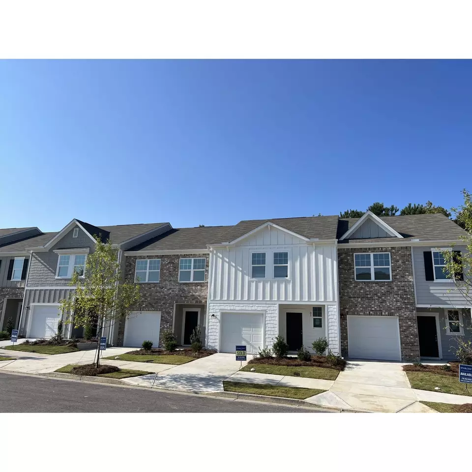 Exterior - 3031 Acacia Cir, Douglasville, GA 30135 photo 4 of 6