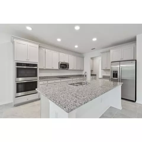 Kitchen - 5020 Bromeliad Ave, Wimauma, FL 33598 photo 1 of 5