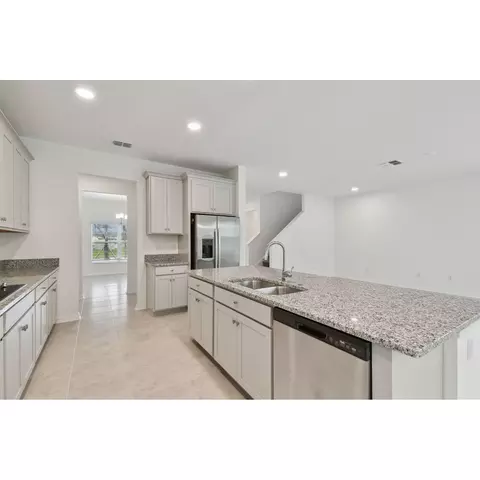 Kitchen - 5020 Bromeliad Ave, Wimauma, FL 33598 photo 3 of 5