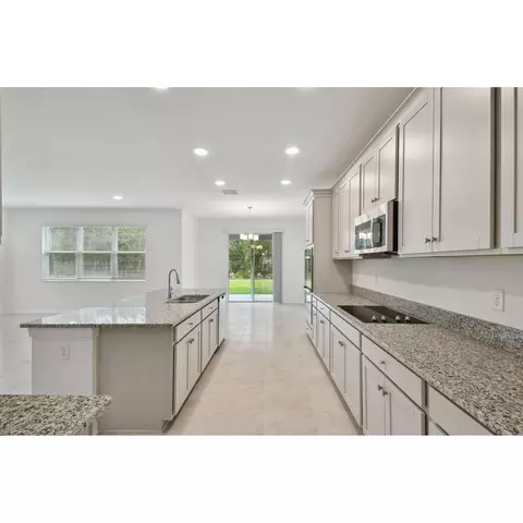 Kitchen - 5020 Bromeliad Ave, Wimauma, FL 33598 photo 2 of 5