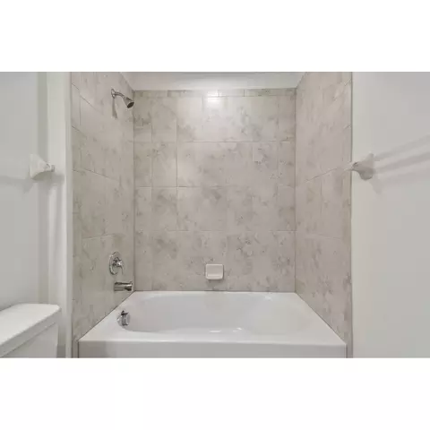 Bath - 5020 Bromeliad Ave, Wimauma, FL 33598 photo 6 of 8