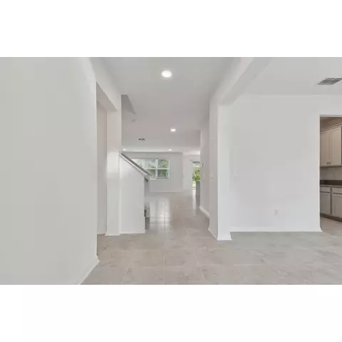 Entry Way - 5020 Bromeliad Ave, Wimauma, FL 33598 photo 2 of 5