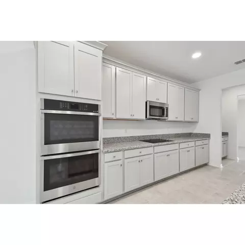 Kitchen - 5020 Bromeliad Ave, Wimauma, FL 33598 photo 5 of 5