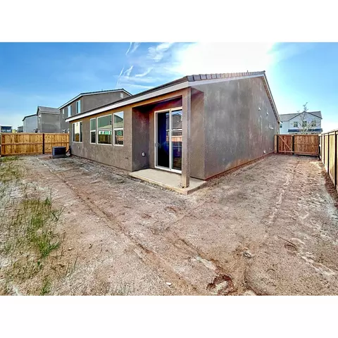 1091 Wildflower Dr, Madera, CA 93636 photo 8