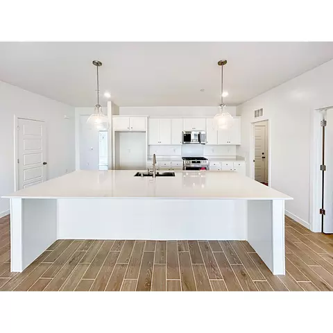 1091 Wildflower Dr, Madera, CA 93636 photo 2