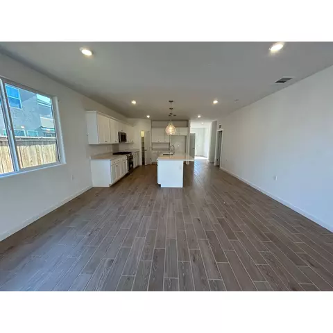 1329 Windmill Ave, Clovis, CA 93619 photo 3