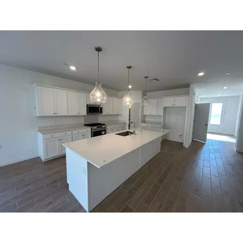 1329 Windmill Ave, Clovis, CA 93619 photo 2