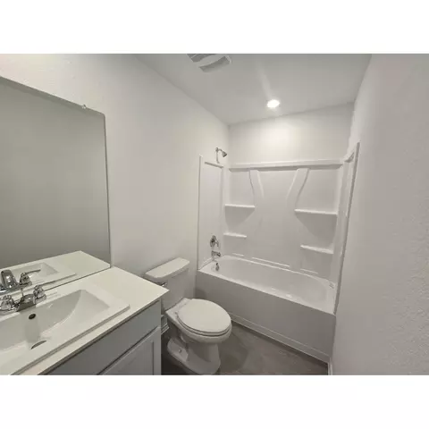 604 Cattle Queen Rd, Jarrell, TX 76537 photo 4