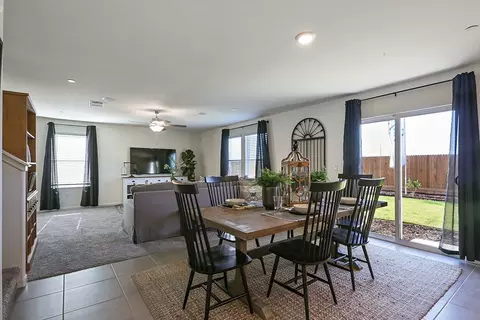 1025 E Cameron Ave, Visalia, CA 93292 photo 9