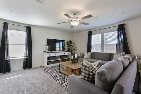 1025 E Cameron Ave, Visalia, CA 93292 photo 11