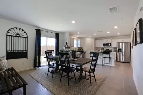1025 E Cameron Ave, Visalia, CA 93292 photo 8