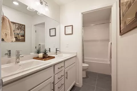 1025 E Cameron Ave, Visalia, CA 93292 photo 22
