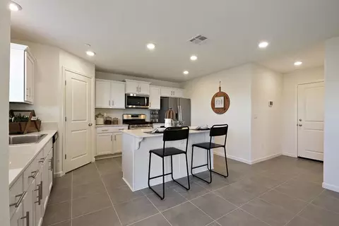 1025 E Cameron Ave, Visalia, CA 93292 photo 7