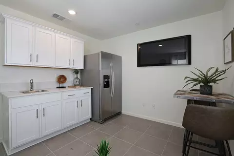 1025 E Cameron Ave, Visalia, CA 93292 photo 15