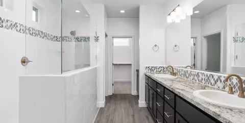 Bath - 299 Peters Rd S, Madera, CA 93636 photo 5 of 5