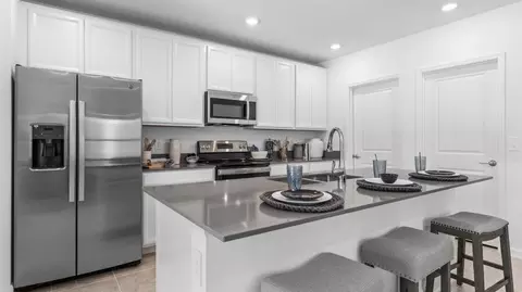 Kitchen - 1334 Deepwater Cir, Eagle Lake, FL 33839 photo 1 of 2