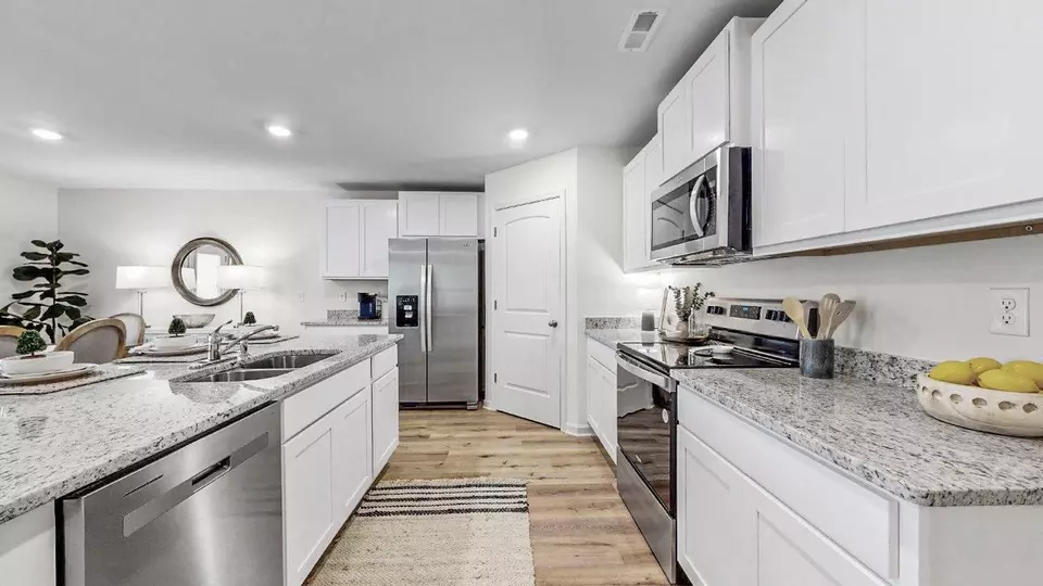 Kitchen - 18553 Blocton Dr, Vance, AL 35490 photo 2 of 2