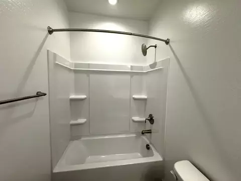 Bath - 25940 N 22nd Ln, Phoenix, AZ 85085 photo 5 of 11