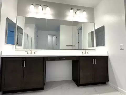 Bath - 25940 N 22nd Ln, Phoenix, AZ 85085 photo 7 of 11