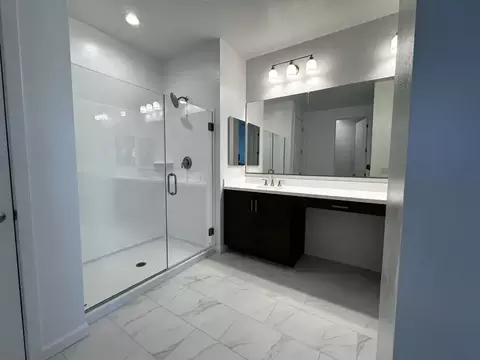 Bath - 25940 N 22nd Ln, Phoenix, AZ 85085 photo 10 of 11