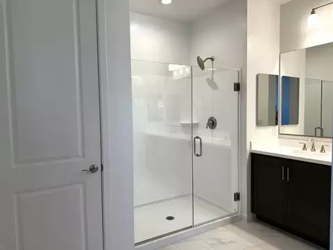 Bath - 25940 N 22nd Ln, Phoenix, AZ 85085 photo 8 of 11