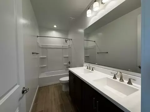 Bath - 25940 N 22nd Ln, Phoenix, AZ 85085 photo 4 of 11