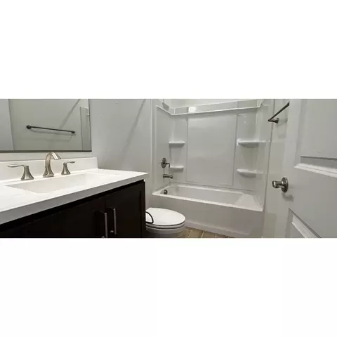 Bath - 25940 N 22nd Ln, Phoenix, AZ 85085 photo 2 of 11