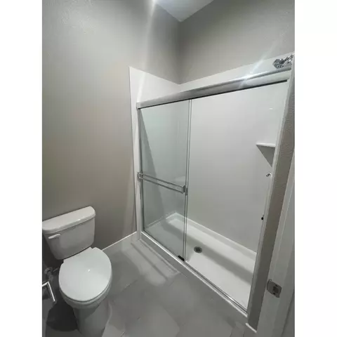 Bath - 2273 Paramount Ln, Manteca, CA 95337 photo 5 of 9