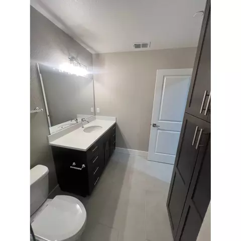 Bath - 2273 Paramount Ln, Manteca, CA 95337 photo 8 of 9