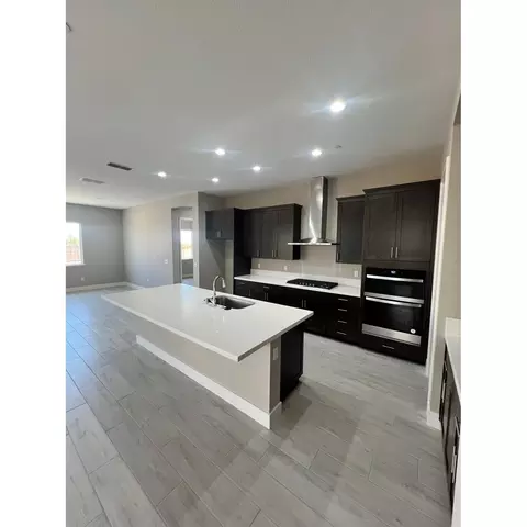 Kitchen - 2273 Paramount Ln, Manteca, CA 95337 photo 4 of 6