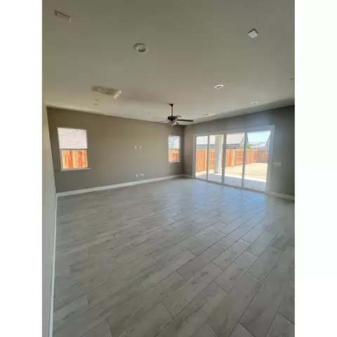 Living - 2273 Paramount Ln, Manteca, CA 95337 photo 2 of 3