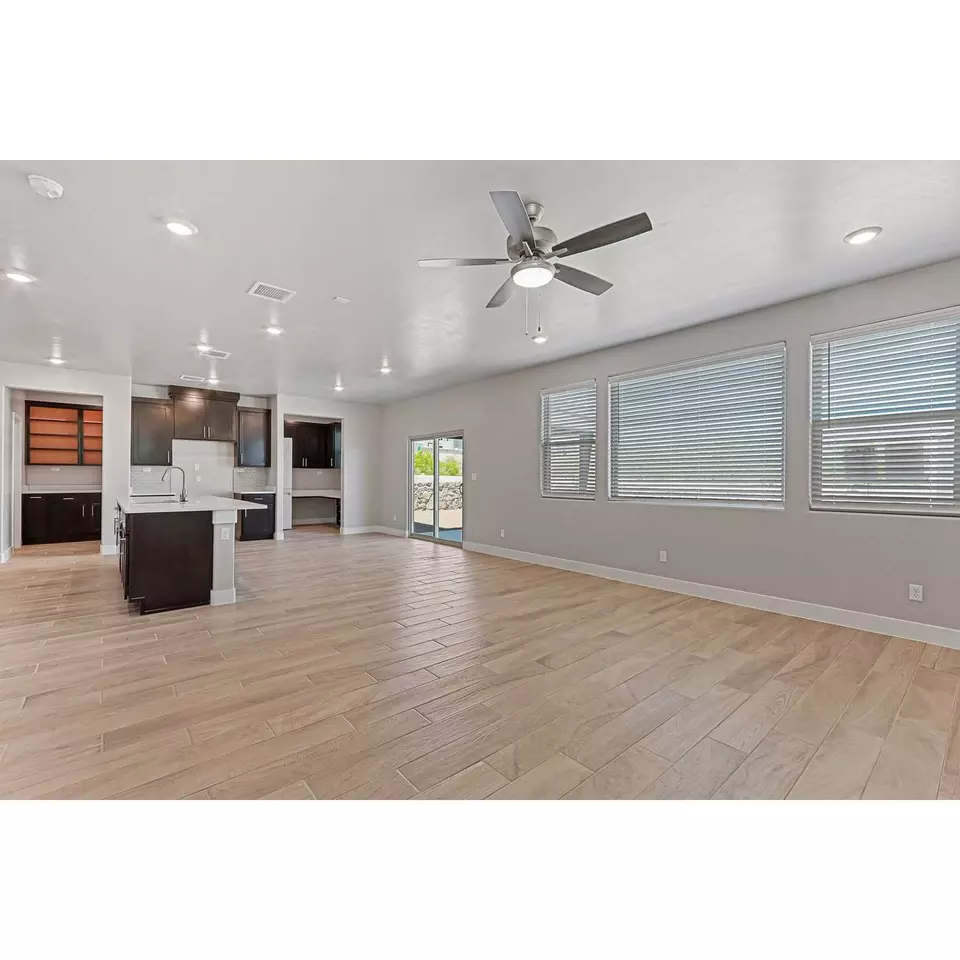 Living - 2248 Rocky Ter, El Paso, TX 79911 photo 2 of 3