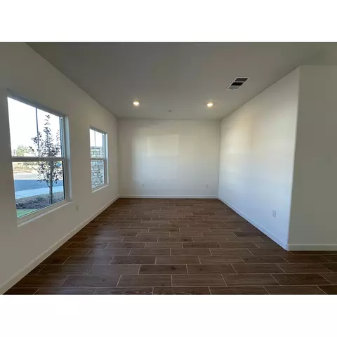 1268 Fruitwood Ave, Clovis, CA 93619 photo 2