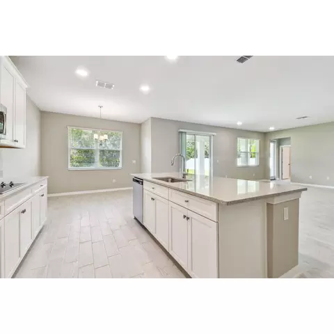 Kitchen - 5016 Bromeliad Ave, Wimauma, FL 33598 photo 4 of 6