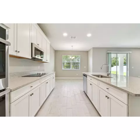 Kitchen - 5016 Bromeliad Ave, Wimauma, FL 33598 photo 3 of 6