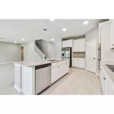 Kitchen - 5016 Bromeliad Ave, Wimauma, FL 33598 photo 5 of 6