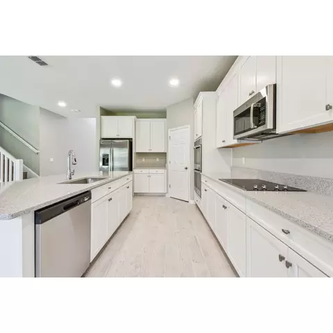 Kitchen - 5016 Bromeliad Ave, Wimauma, FL 33598 photo 6 of 6