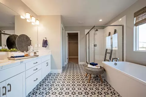 Bath - 496 Thunder Rd S, Madera, CA 93636 photo 1 of 1