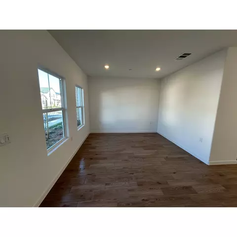 1028 Plum Tree Ave, Clovis, CA 93619 photo 2