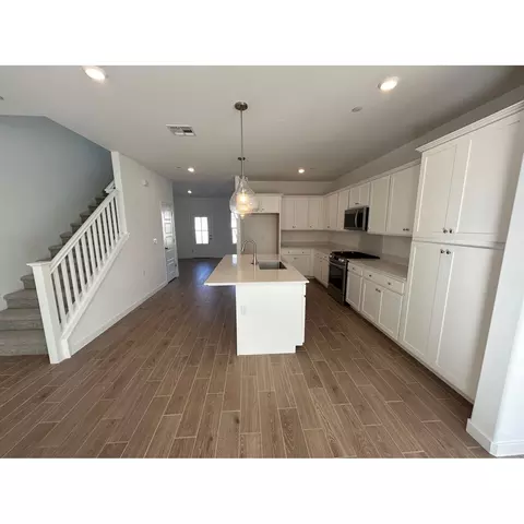 1028 Plum Tree Ave, Clovis, CA 93619 photo 4