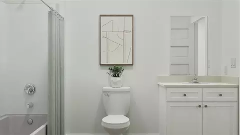 Bath - 4467 Sussex Ave, Clovis, CA 93619 photo 3 of 3