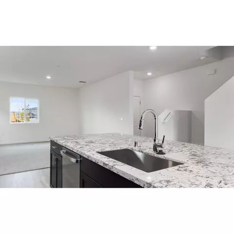 1426 W Clara Ave, Fowler, CA 93625 photo 6